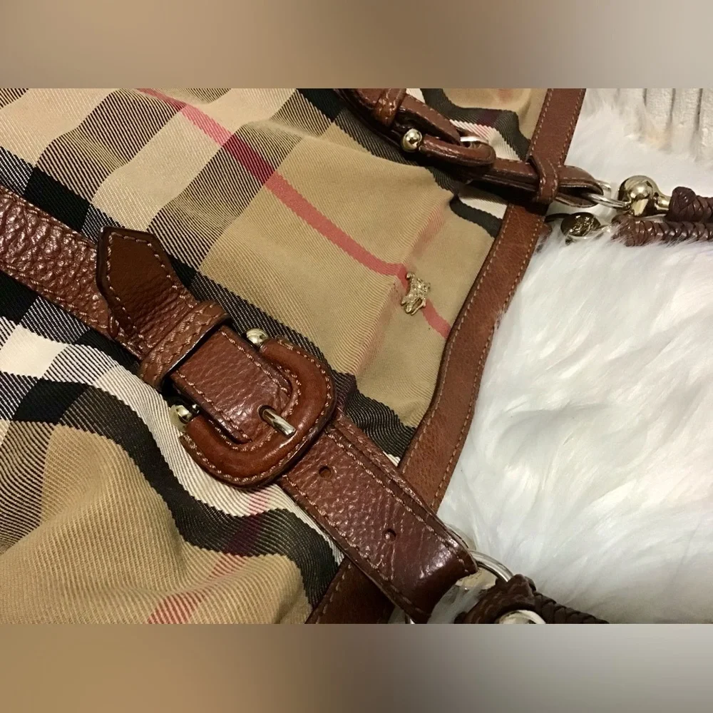 Burberry Bags - Picture 11 of 16
